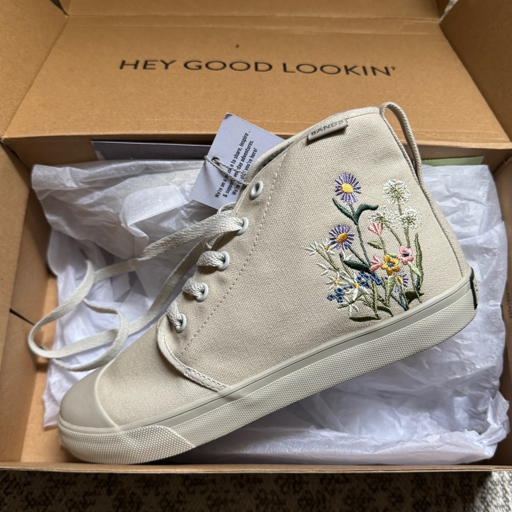 NWT Darling High Top Bangs Sneakers
